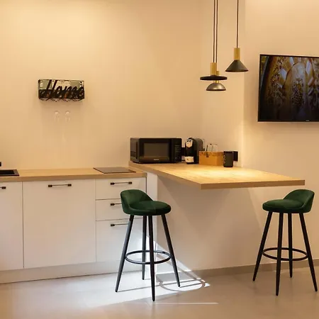 Elecla * تْشيفالو